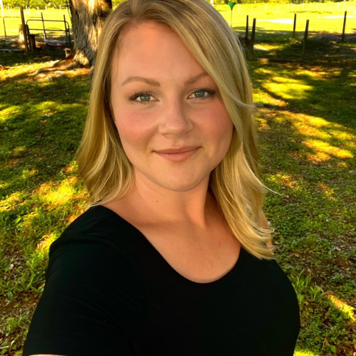 Elizabeth R. profile photo