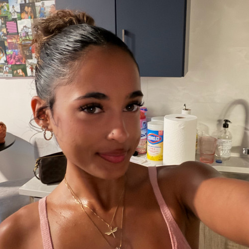 adrianna j. profile photo
