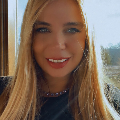 Mia S.