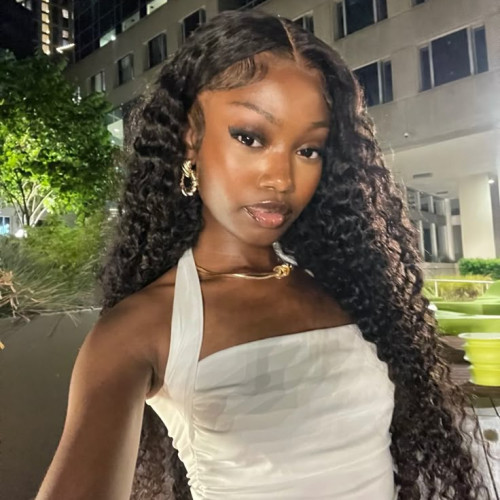 Liz b. profile photo