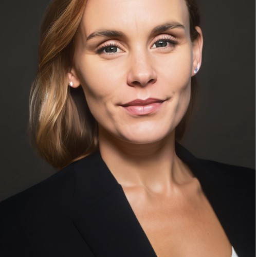 Eline J.