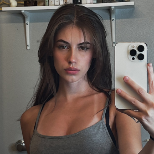 Bella N.