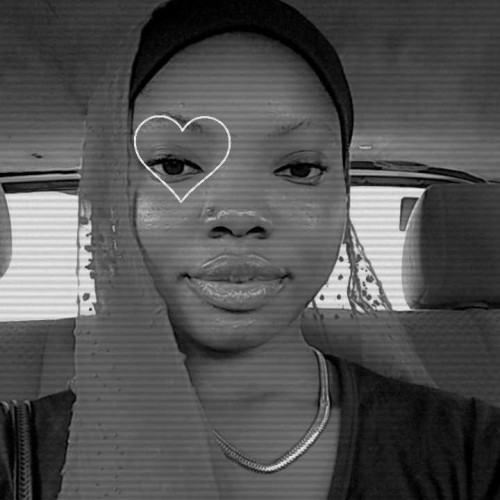 Queen b.
