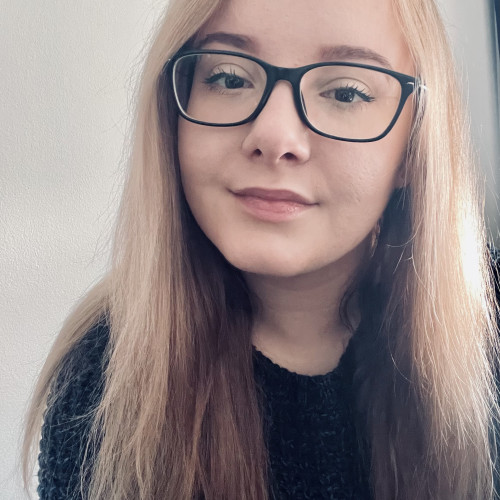 Simona  B.