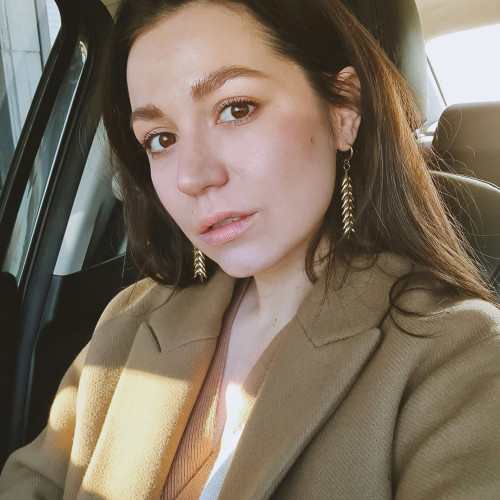 Lizzy R.