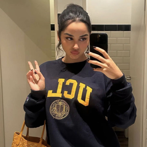 lizzy m. profile photo