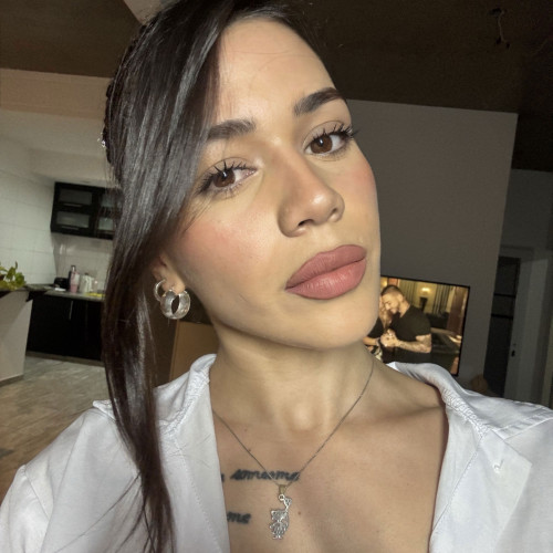 Lola b. profile photo