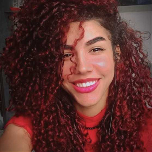 Emylly C.