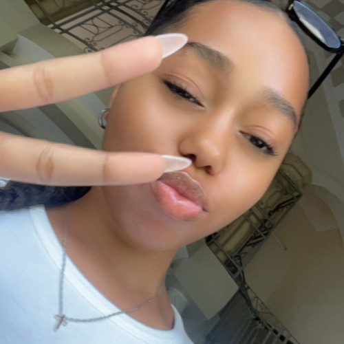 Luna Y. profile photo