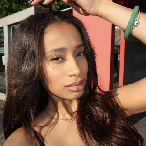 Mia X.