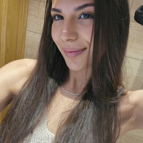 Mia R.