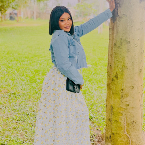 Toyosi b. profile photo