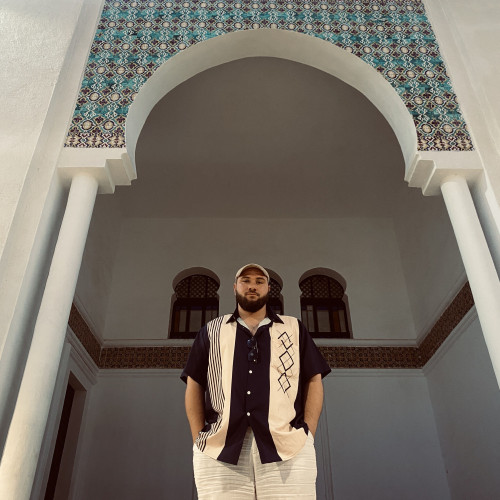 Ali B.
