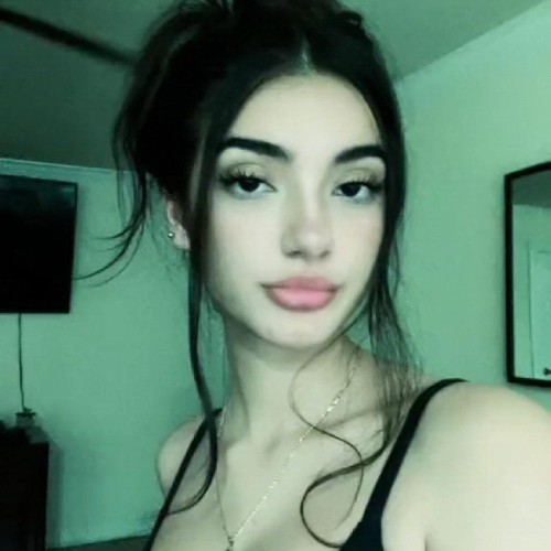 Mia V.