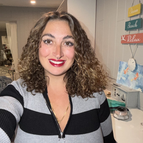 VICTORIA M. profile photo