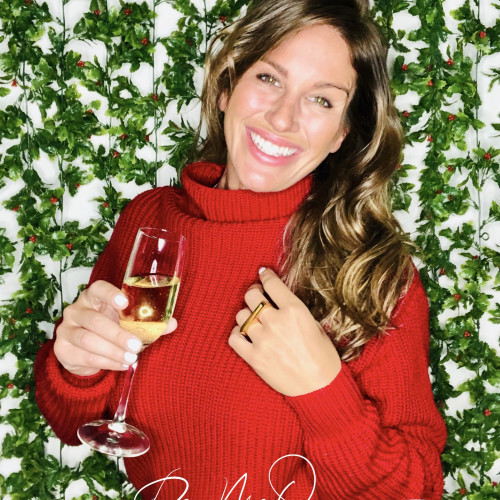 Dee M. profile photo