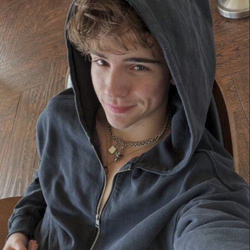 Avery R. profile photo