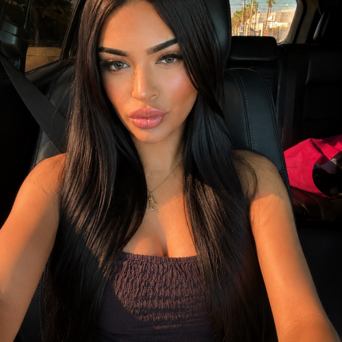 Zoe v. profile photo