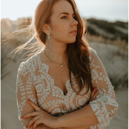 Elza C.