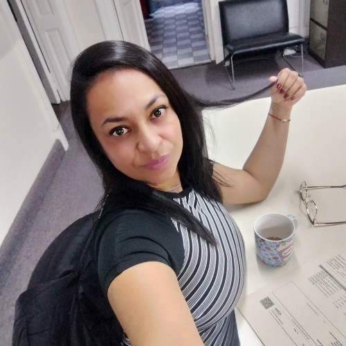 Silvia  Q. profile photo