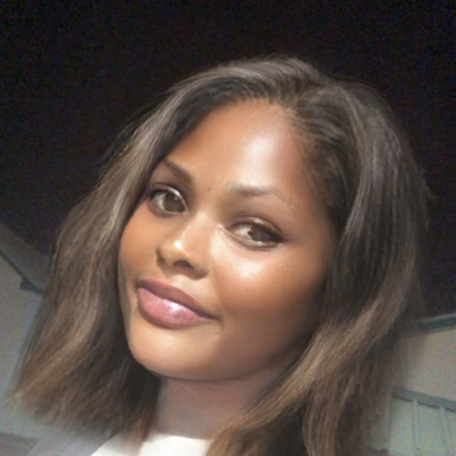 Shelly  . profile photo