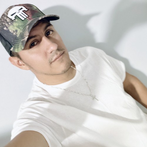 Estuardo  H.