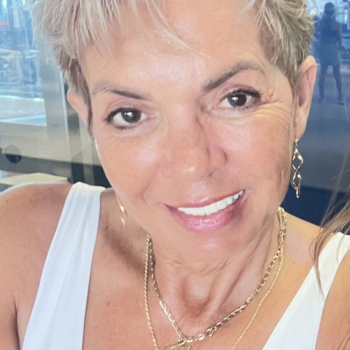 Elvia N. profile photo