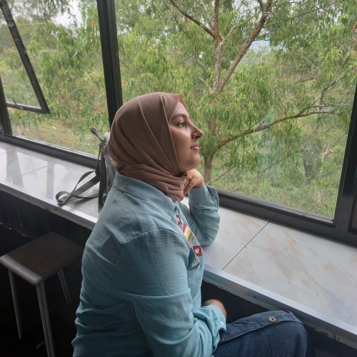 HAJAR E.