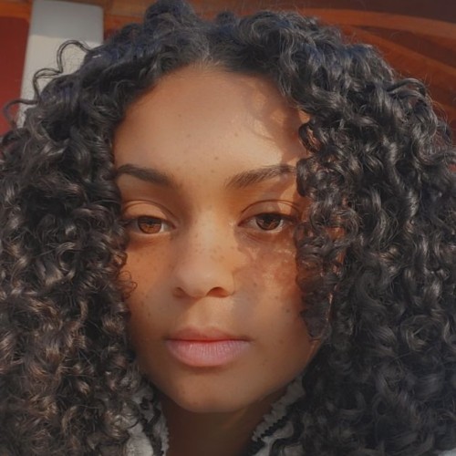 Vamique M.