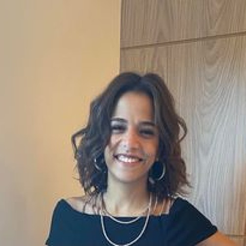Farah  L.