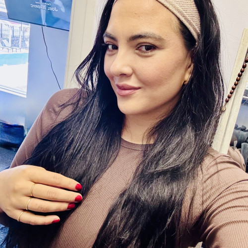 Laura R.