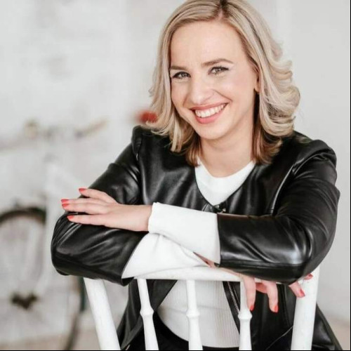 Nikoletta T.