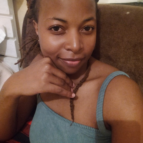 vee T. profile photo