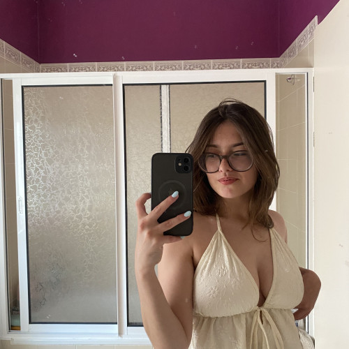 Iara T. profile photo