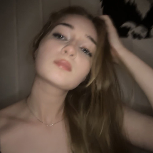 Pillow c. profile photo