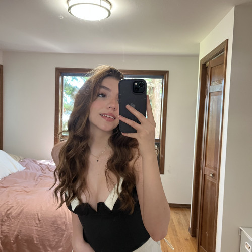 Ella M. profile photo