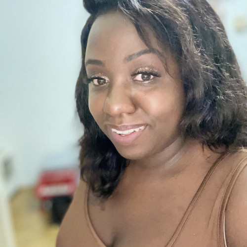 Vee M. profile photo