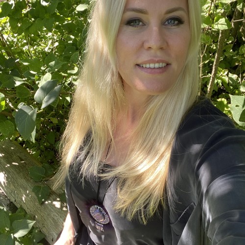 Jenny L.