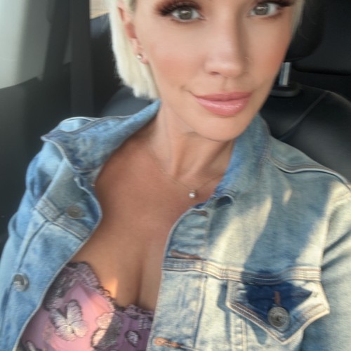 Bobbi R.