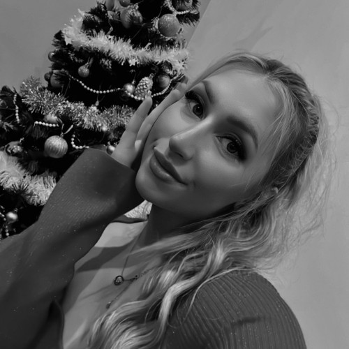 Evelyne K.