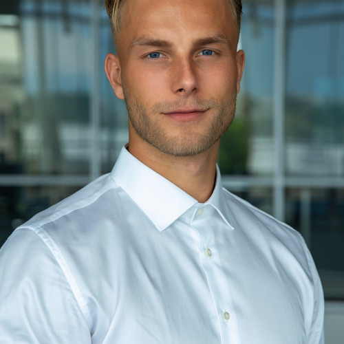Rasmus T.