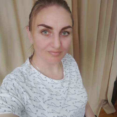 Iryna   . profile photo