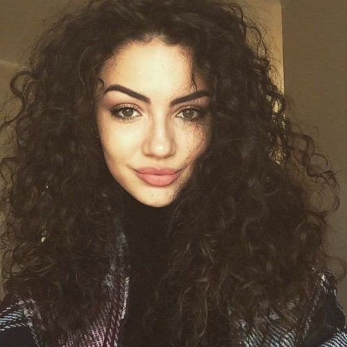 Elle L.