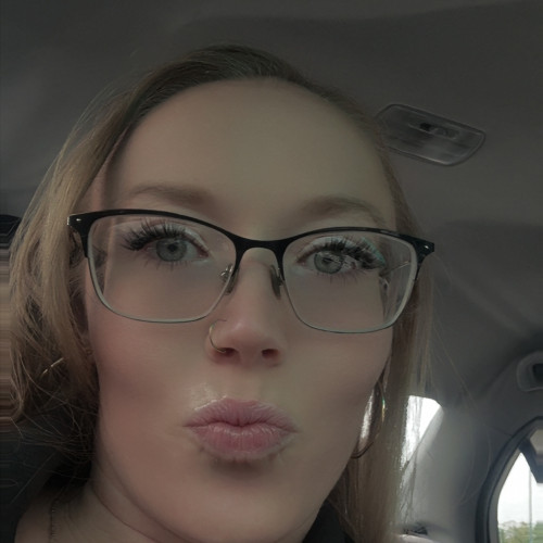 ashley  . profile photo