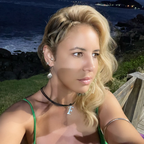 Aline C.