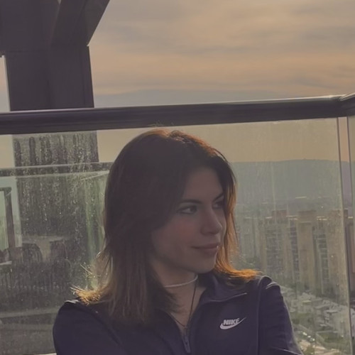 Bee L. profile photo