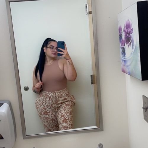 Nikkie V.