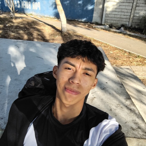 Estuardo  L. profile photo