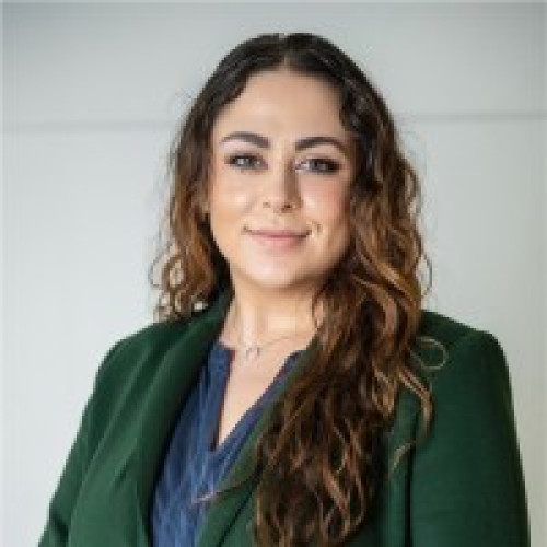 Dani V.