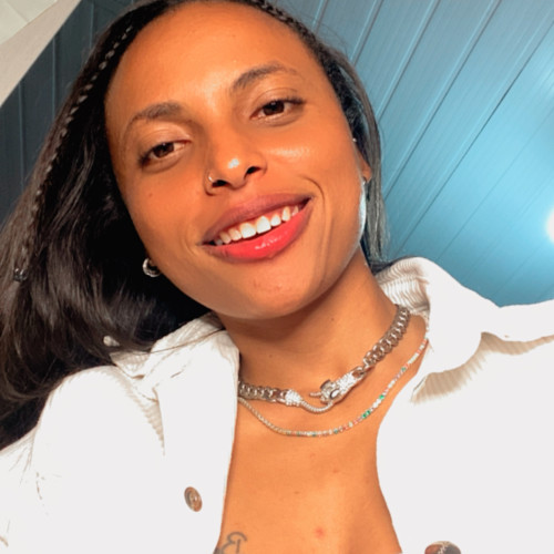 Thais B. profile photo